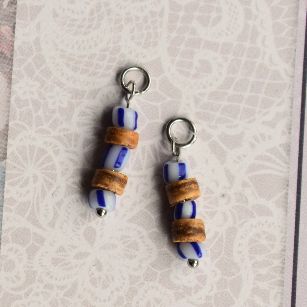 Zilverkleurige oorbedels blauw wit Blue Coco
