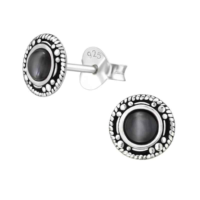 Zilveren Bali oorknopjes rond met zwarte halfedelsteen - Idhuna Jewels