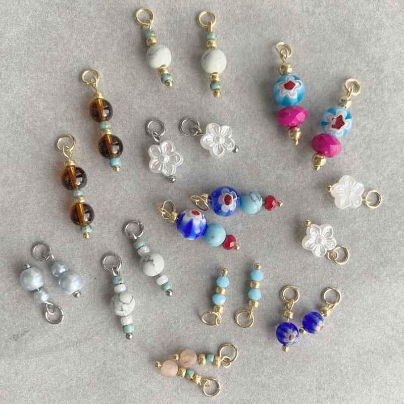 Stalen Bloemetjes hangers kobalt blauw turquoise en rood - Idhuna Jewels