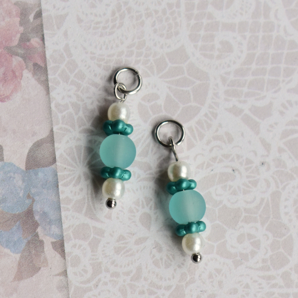 Turquoise oorbedels met parel look Pearl Bloom