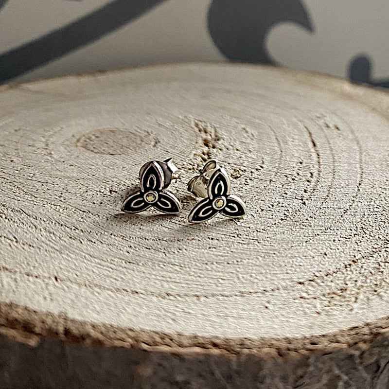 925 Zilveren Keltische Oorknopjes Oud Zilver Flower met kristal - Idhuna Jewels