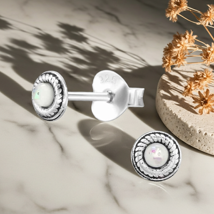 925 Sterling zilveren oorknopjes Bali Boho met half edelsteen white opal