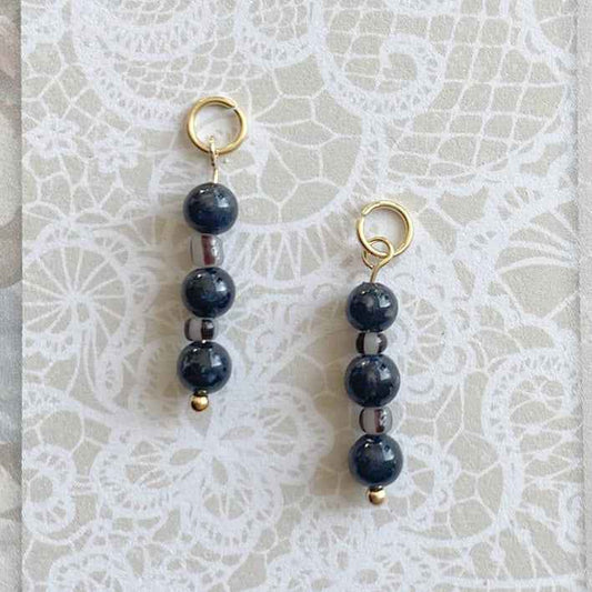 Bedels voor Oorringen Rvs Goud zwarte en gestreepte glaskralen - Idhuna Jewels