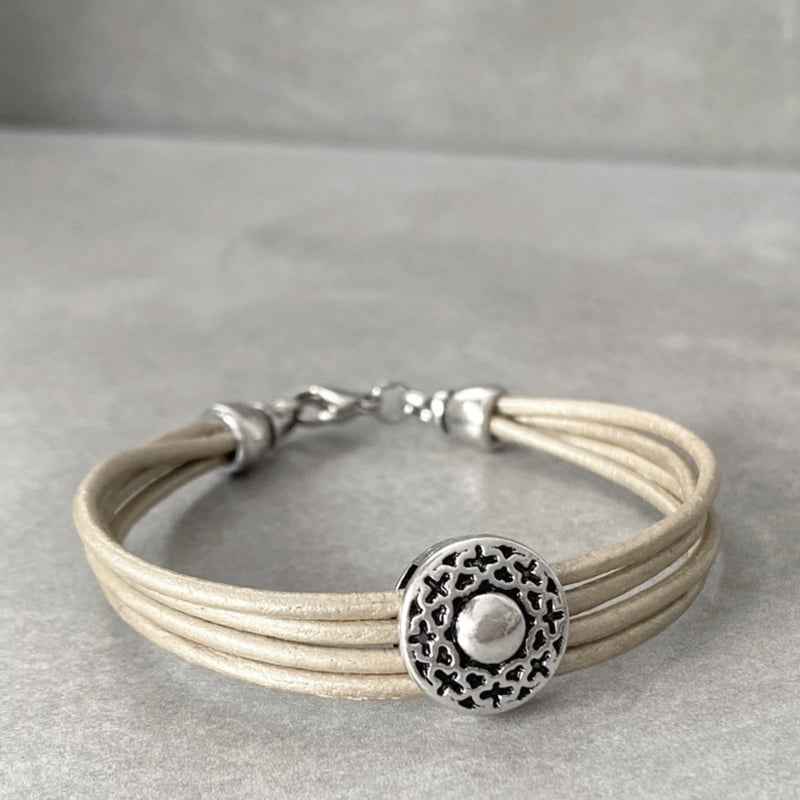 Beige leren armband dames met Bali look schuiver oud zilver kleur - Idhuna Jewels