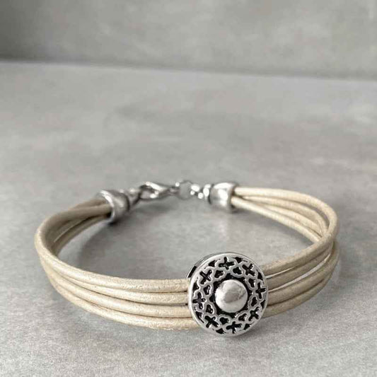 Beige leren armband dames met Bali look schuiver oud zilver kleur - Idhuna Jewels