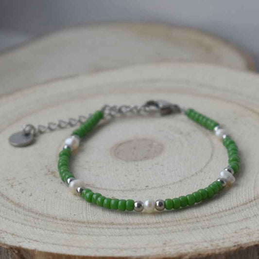 Dames armband groene kralen Miyuki zoetwaterparel stalen sluiting zilver - Idhuna Jewels