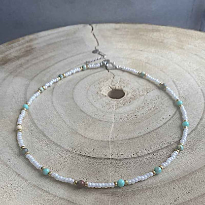Dames witte kralen ketting rocailles met goud en turquoise - Idhuna Jewels