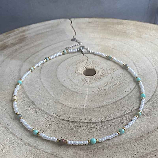 Dames witte kralen ketting rocailles met goud en turquoise - Idhuna Jewels