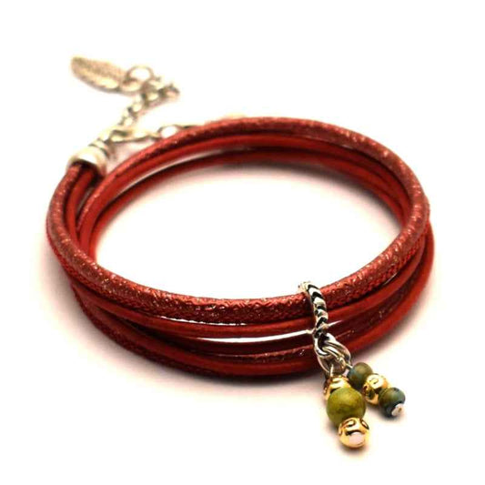 Donkerrode wikkelarmband dames met bedels - Idhuna Jewels