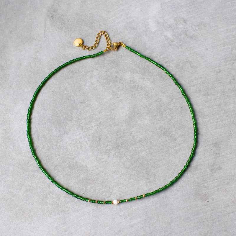 Groen fijne korte stalen kralen ketting rocailles dames met pareltje - Idhuna Jewels