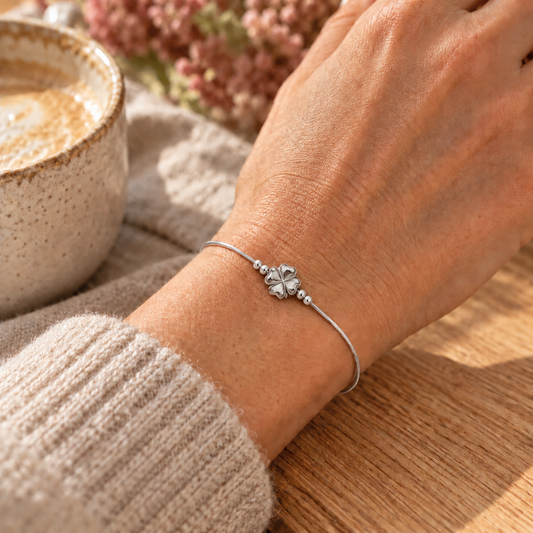 Klavertje vier armband met kralen goudkleurig of zilverkleurig