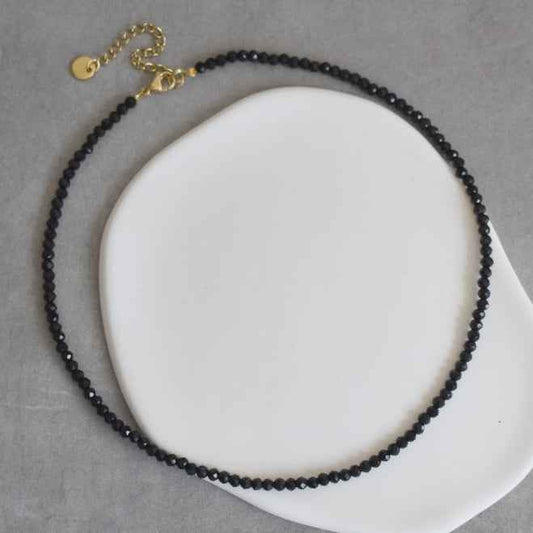 Zwarte dames Ketting Choker facet glas kralen Staal Goud - Idhuna Jewels