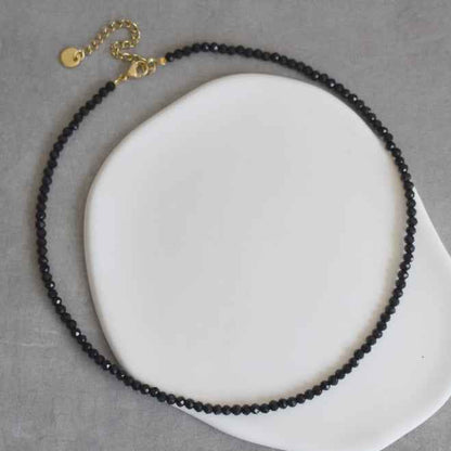 Zwarte dames Ketting Choker facet glas kralen Staal Goud - Idhuna Jewels
