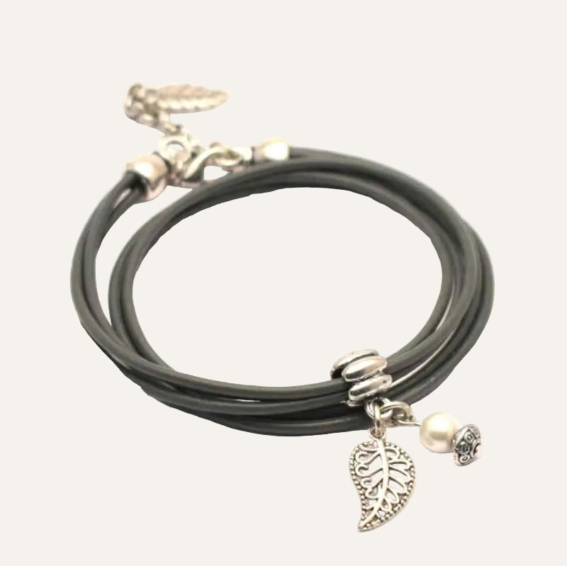 Leren wikkelarmband dames grijs met bedels - Idhuna Jewels