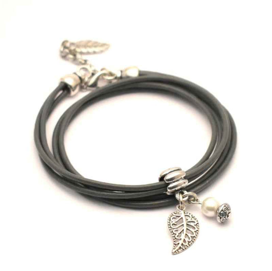 Leren wikkelarmband dames grijs met bedels - Idhuna Jewels