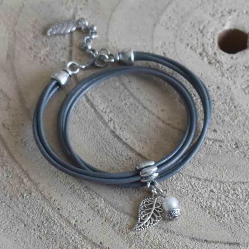 Leren wikkelarmband dames grijs met bedels - Idhuna Jewels