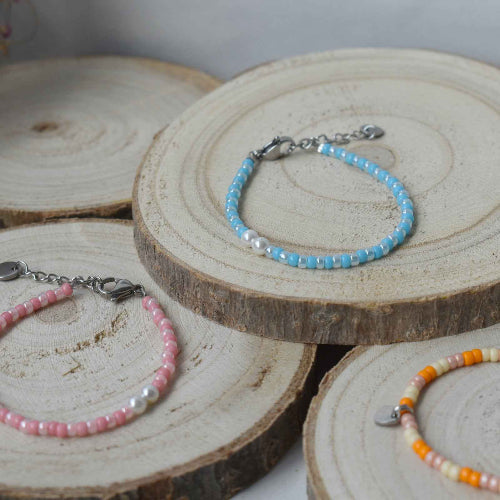 Lichtblauw meisjes armbandje rocailles kralen pearly Louise - Idhuna Jewels