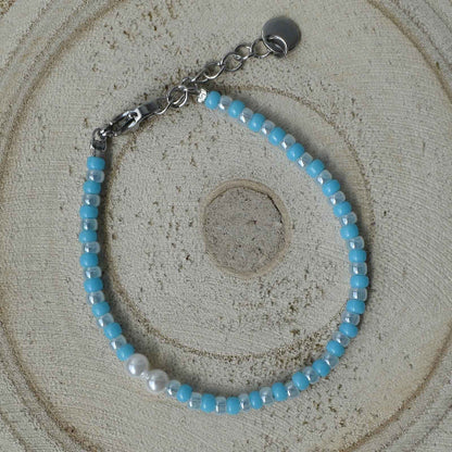 Lichtblauw meisjes armbandje rocailles kralen pearly Louise - Idhuna Jewels