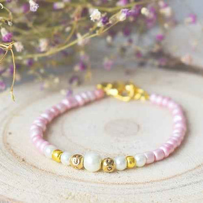 Lichtroze kralen armband goud parel looks - Idhuna Jewels