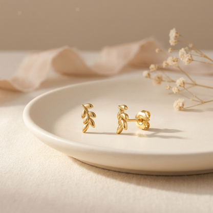 Blaadjes aan takje oorknopjes Idhuna Jewels