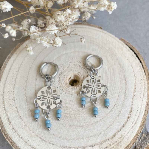 Mandala Oorbellen Rvs Zilver met lichtblauwe kraaltjes - Idhuna Jewels