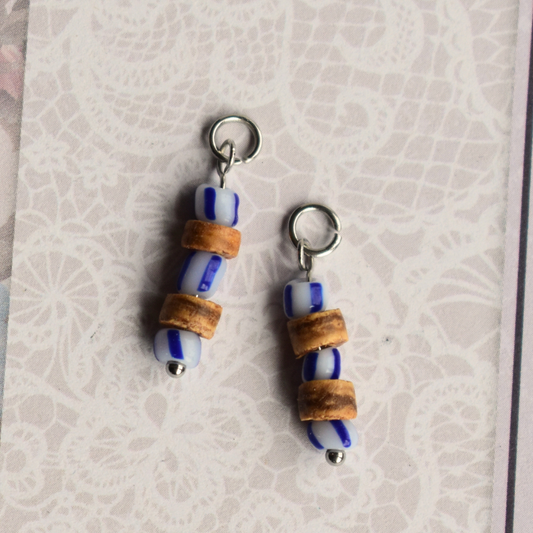 Zilverkleurige oorbedels blauw wit Blue Coco