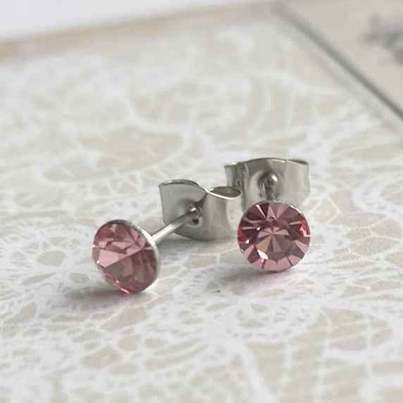 Rvs Oorknopjes zilver met roze kristallen - Idhuna Jewels