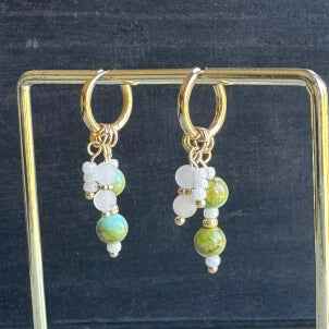 Oorringen Goud Rvs 12 mm met hangers Turquoise en wit - Idhuna Jewels