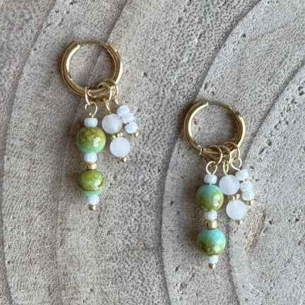 Oorringen Goud Rvs 12 mm met hangers Turquoise en wit - Idhuna Jewels