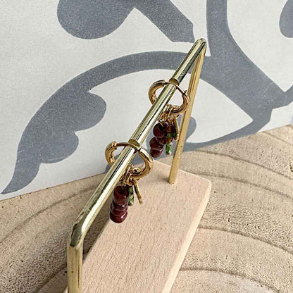Oorringen Goud met Bedels en Kralen bordeaux rood & donkergroen - Idhuna Jewels