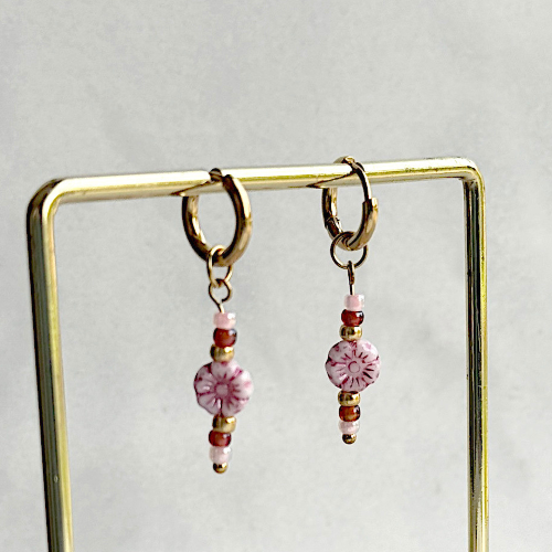 Stalen Oorringen Goud bedels roze bloem