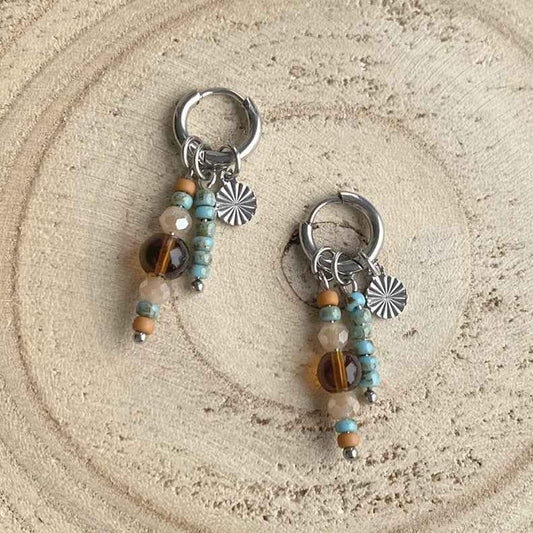 Oorringen Staal bedels Zilver bruine en turquoise kralen hangers - Idhuna Jewels