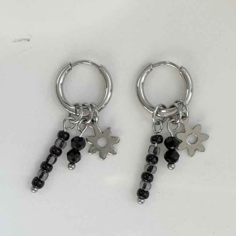 Oorringen Stainless Steel Zilver zwarte kralen hangers & bloemen bedeltje - Idhuna Jewels