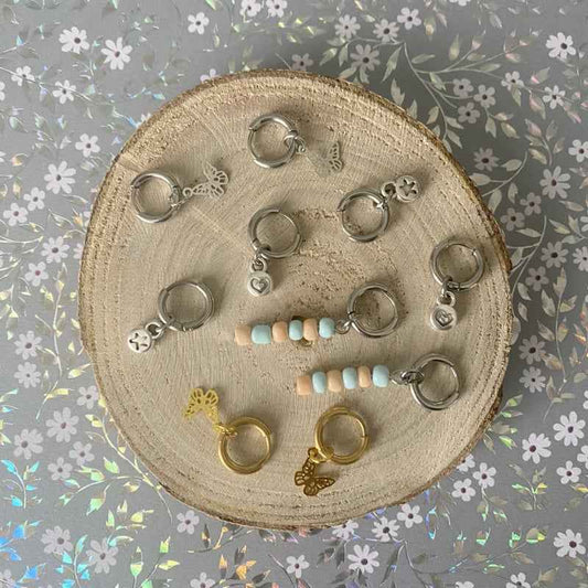 Kleine oorringen staal met hanger ster zilver - Idhuna Jewels