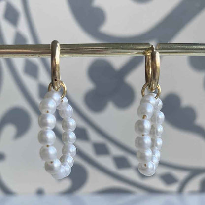 Oorringen met hangers Parel Look kralen - Idhuna Jewels
