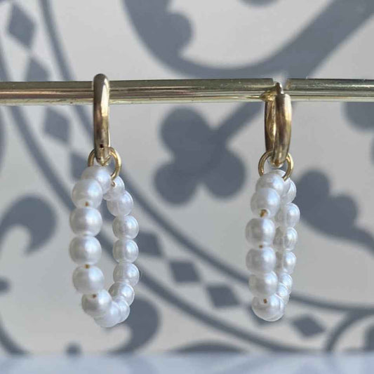 Oorringen met hangers Parel Look kralen - Idhuna Jewels