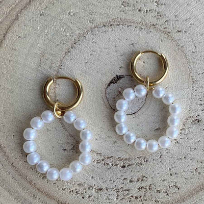 Oorringen met hangers Parel Look kralen - Idhuna Jewels