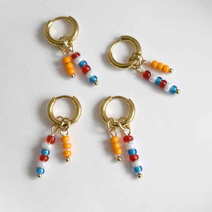 Rood wit blauwe oorbellen Holland Voetbal koningsdag staal goudkleurig - Idhuna Jewels