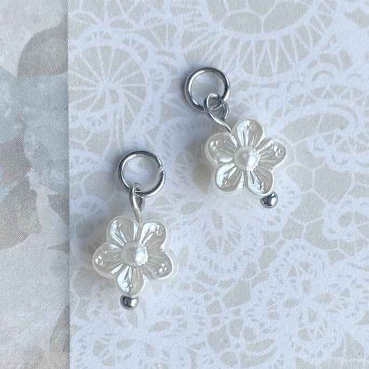 Rvs Bedels zilver voor Oorbellen met Parelmoer bloemetjes - Idhuna Jewels