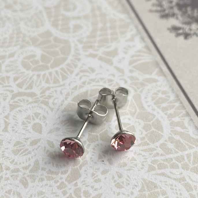 Rvs Oorknopjes zilver met roze kristallen - Idhuna Jewels