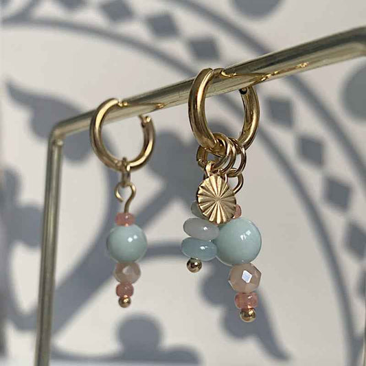 Rvs bedels goud voor oorringen lichtblauwe kralen met warme touch - Idhuna Jewels