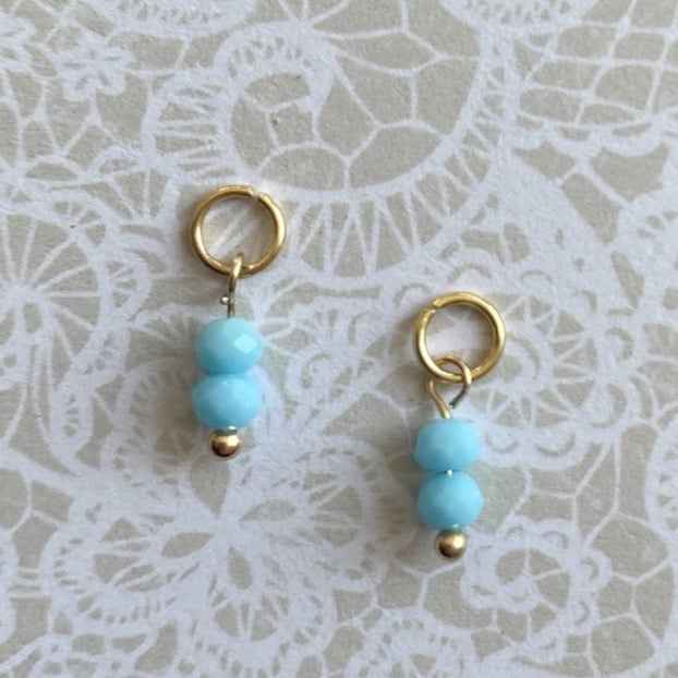 Rvs bedels voor oorbellen goud met blauwe facet kraaltjes - Idhuna Jewels