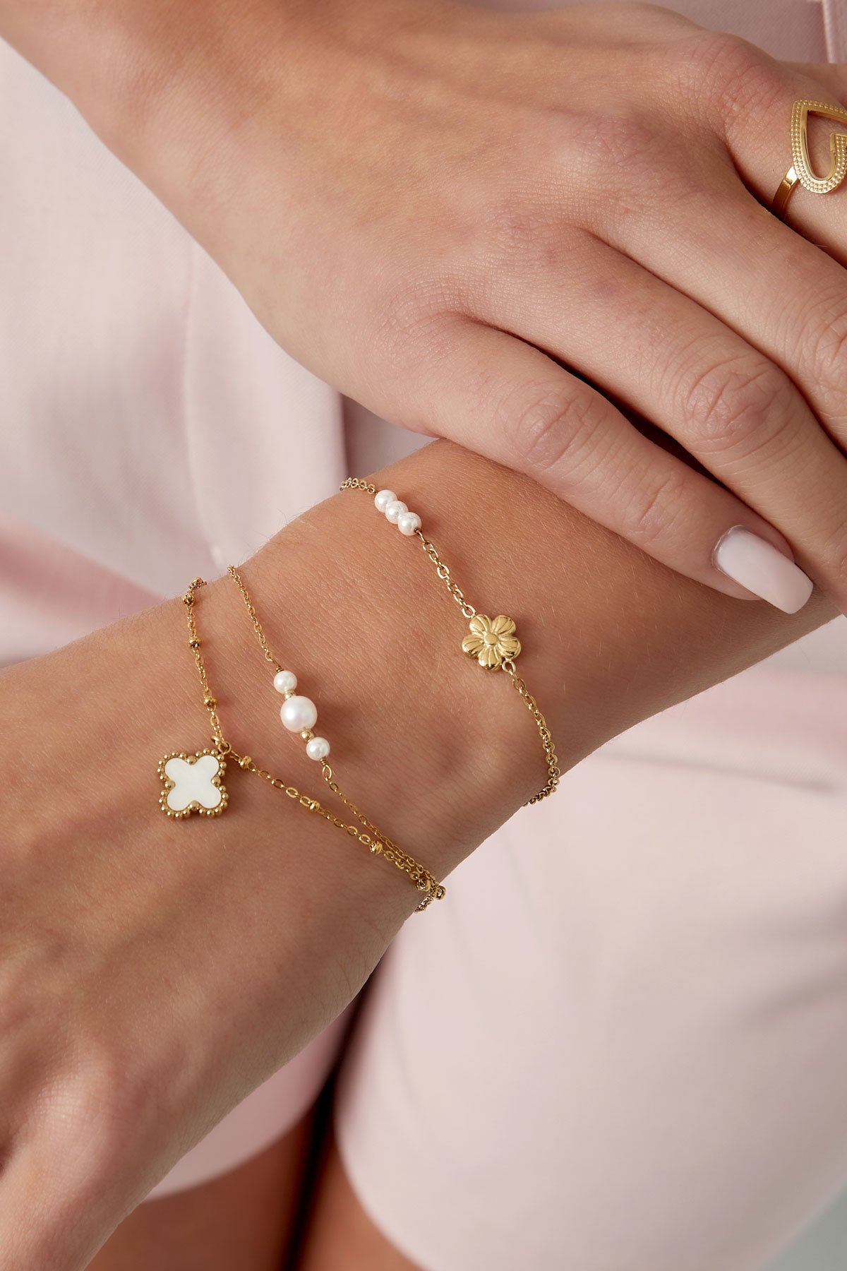 Stalen Armband Goudkleurig met Bloem en Parels Maeve
