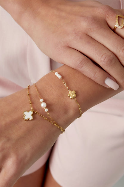 Stalen Armband Goudkleurig met Bloem en Parels Maeve