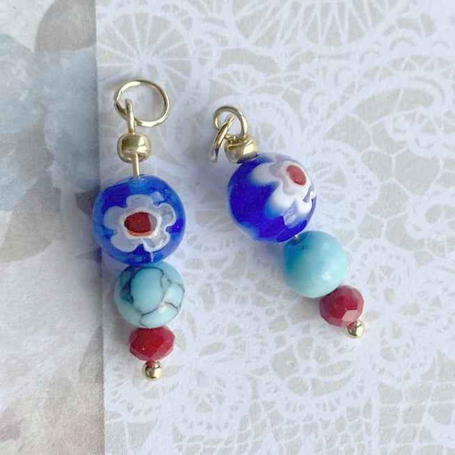 Stalen Bloemetjes hangers kobalt blauw turquoise en rood - Idhuna Jewels