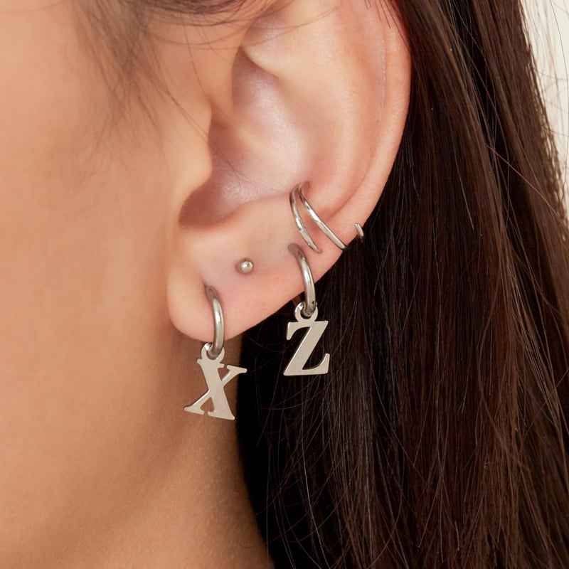 Stalen Letter oorbellen Alfabet inital - Idhuna Jewels