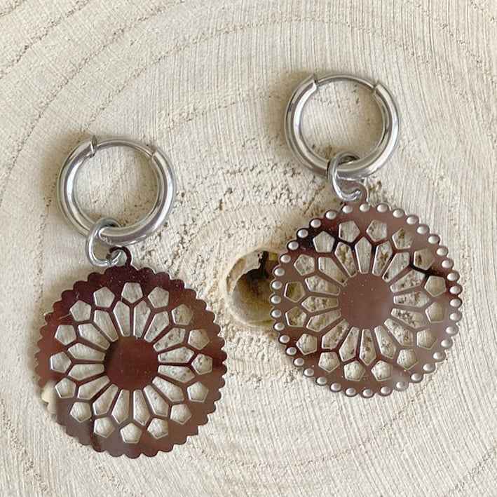 Stalen Mandala oorringen met hangers - Idhuna Jewels