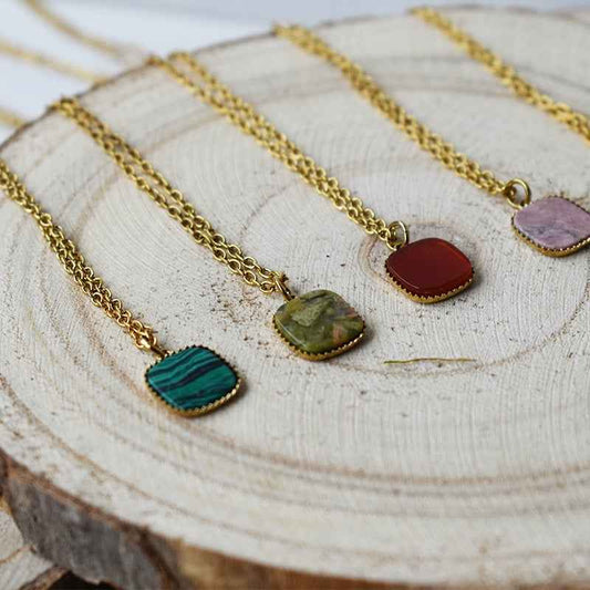 Stalen ketting met licht groene natuursteen hanger - Idhuna Jewels