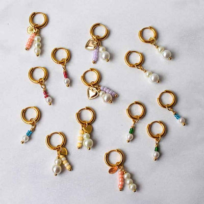 Stalen oorringen goudkleurig met turquoise kralen hanger en parel looks - Idhuna Jewels