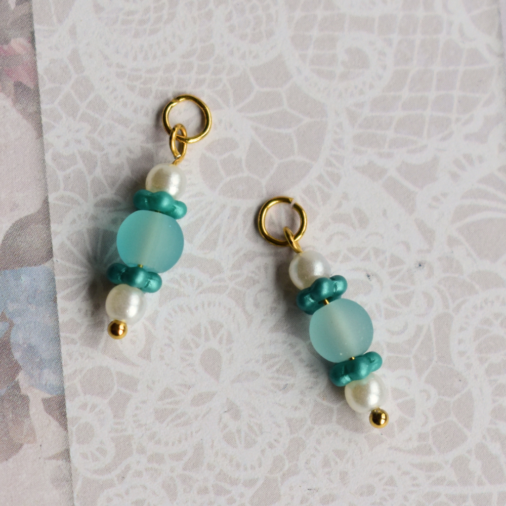 Turquoise oorbedels met parel look Pearl Bloom